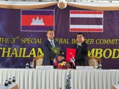 Po tygodniach walk nagły zwrot. Tajlandia i Kambodża podają sobie ręce na granicy