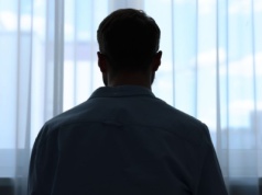 Męska depresja wychodzi z szafy. Wstydź się, jeśli nadal wstydzisz się terapii