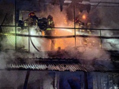 Warszawa. Wielki pożar targowiska na Bakalarskiej. 50 strażaków w akcji