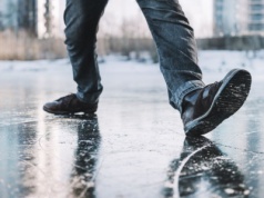 Pogoda po świętach. Gołoledź dała się we znaki, ale to nie koniec ostrzeżeń IMGW