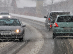 Na drogach i chodnikach znów zrobi się ślisko. IMGW wydało ostrzeżenie dla większości województwa