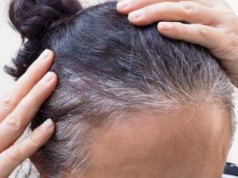 Nie farbuj siwych włosów. "Odsiwiacz" znajdziesz w kuchni