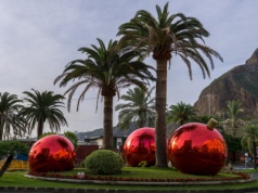 Ponad 20 stopni i palmy. Tu święta zaczynają się od loterii. Polacy kochają te wyspy