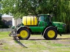 Szybciej, dokładniej, ale drożej. Kiedy opryskiwacz samojezdny ma sens