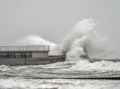 Sztorm szaleje na Bałtyku. Promy do Polski odwołane, a to dopiero początek