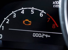 Czy nowy samochód trzeba docierać? Producenci stawiają sprawę jasno