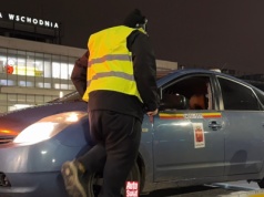 Wolisz pojechać "uberkiem" niż własnym autem? Przemyśl to! Policja publikuje wyniki kontroli