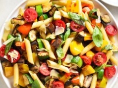 Bratowa na święta przyniosła sałatkę królewską. Tak pyszna, że poprosiłam o przepis i zrobię na sylwestra