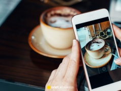 W cyfrowym szaleństwie. Dlaczego oglądamy sprzątanie i picie kawy na Instagramie? Trend w social mediach ujawnia społeczny problem