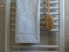 Jaki grzejnik łazienkowy wybrać do małego wnętrza?