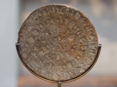 7 tajemniczych języków, których nikt nie rozszyfrował. Czy AI może pomóc?