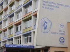 Pacjent wypadł z okna szpitala w Toruniu. Szokujące ustalenia