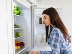 Toksyczna po wyjęciu z lodówki? Tych produktów nie należy przechowywać w chłodzie