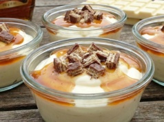 Białoczekoladowa fantazja z klonowym akcentem. Szybki deser w domowej wersji