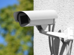 Masz taką kamerę na elewacji domu? Sąsiad może pozwać cię do sądu