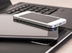 Od 1 stycznia 2026 r. wchodzi nowa opłata za laptopy, telewizory, tablety. Rząd uspokaja, eksperci nie mają złudzeń