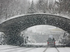 Trudne warunki na drogach. GDDKiA ostrzega kierowców