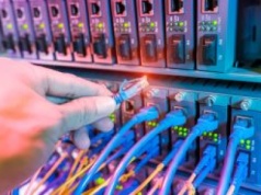 Apeluje o wstrzymanie prac nad AI. Podaje kilka argumentów