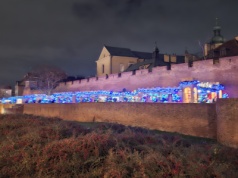 Poświąteczny spacer po stolicy: Tak wygląda jarmark przy Barbakanie