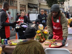 USA: wolontariusze dostarczyli nowojorskim seniorom setki tysięcy posiłków