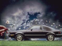 Te zdjęcia samochodów powstały w Polsce. Ktoś właśnie zapłacił za nie 42 tys. zł