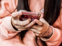 Chce zakazu mediów społecznościowych do 16 lat. Petycja trafiła do Senatu