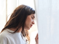 Piętno odrzuconej. "Chcę poznać kogoś, kto mnie poskleja"