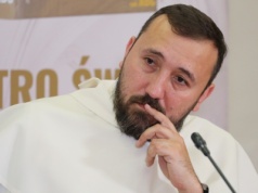 Politycy zawłaszczyli klasztor? Zakonnik: są dwie Jasne Góry. Prawdziwa i medialna