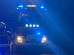 Szedł drogą po zmroku. Zginął pod kołami