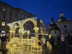 W tym roku Kraków wydał na iluminacje świąteczne ok. 1,4 mln zł. To 660 tys. zł więcej niż rok wcześniej