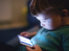 Ekspertka alarmuje: smartfony powodują nieodwracalne zmiany w oczach