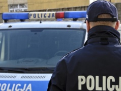 Policyjny pościg za kobietą w Gdyni. Wiozła poszukiwanego i staranowała radiowóz