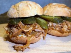 Dawniej była daniem prostych ludzi, a teraz trafia na talerze w restauracjach. Receptura sięga XIX wieku