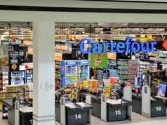 Żabka wypada z gry o Carrefoura. Przy stole jeden kandydat