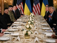 Dziennikarze zadawali pytania. Reakcja Trumpa zaskakuje. Zrobił to przed kamerami