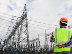 OZE hamują, tania ropa zaleje rynek. Prognozy studzą zielone nadzieje