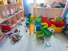 Powiedziała, że sprzedaje nietrafione prezenty dzieci. "Teściowa mało z krzesła nie spadła"