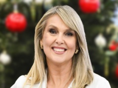 Ewa Wachowicz wyglądała świetnie w sylwestrowej stylizacji. Ta bluzka modeluje sylwetkę, a spódnica robi efekt "wow"