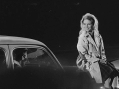 Fani Brigitte Bardot gromadzą się pod jej posiadłością