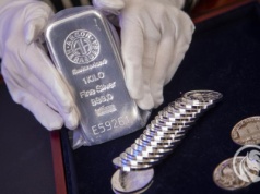 Srebro cofa się z rekordowych poziomów po decyzji CME. Chiny z nowymi regulacjami