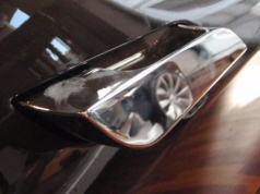 Chiny chcą zakazać niebezpiecznych klamek. Nie tylko Tesla ma problem