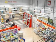 Poczta Polska dumna ze swojej „pozapocztowej” oferty. W 2026 roku w placówkach będzie więcej książek