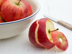 Schudnij na jabłkach. Taką owocową dietę może stosować przez 1, 3 lub 5 dni. Zobacz pełny jadłospis i efekty! To także korzyści zdrowotne