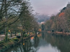 Nowy Rok zaczynają w gorącej wodzie. Historyczny kurort przyciąga jak magnes