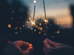 Imprezy, wyjazdy, koncerty lub domowe zacisze. W jaki sposób mieszkańcy Trójmiasta przywitają 2026 rok?