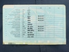 Takie prawo jazdy pokazał policji. O razu zauważyli jeden szczegół