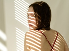 Solarium przyspiesza genetyczne starzenie skóry. U 30-latków wygląda ona jak u osób po 70. r. ż.