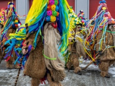 Lubelskie: brodacze żegnają stary rok na ulicach Sławatycz