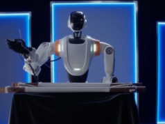 Igła i nitka w mechanicznych dłoniach. Robot TARS jako pierwszy na świecie opanował haftowanie