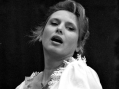 Uciekła z planu filmu Wajdy. Potem przylgnęła do niej łatka "królowej rozbieranych scen"